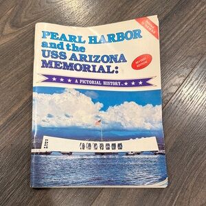 Pearl Harbor and the USS Arizona Memorial Book 1:4